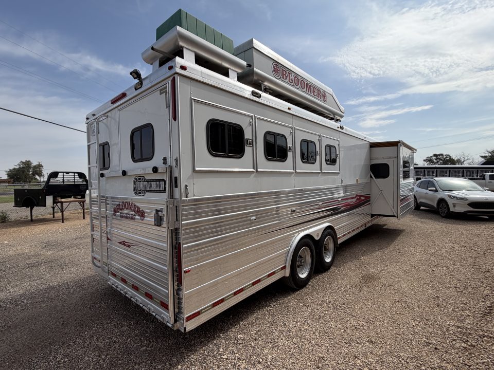 Used 2006 Bloomer THE EVOLUTION Horse Trailer
