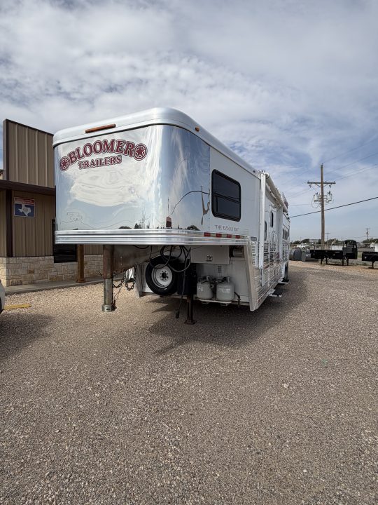 Used 2006 Bloomer THE EVOLUTION Horse Trailer