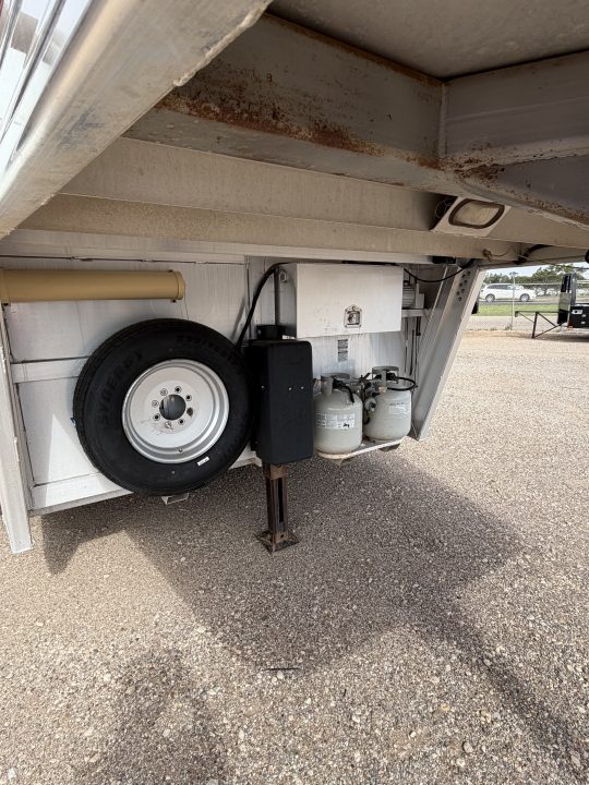 Used 2006 Bloomer THE EVOLUTION Horse Trailer