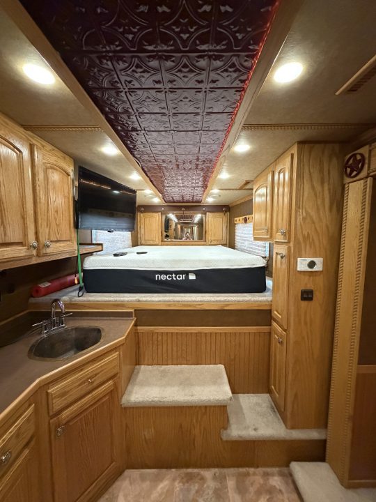 Used 2006 Bloomer THE EVOLUTION Horse Trailer