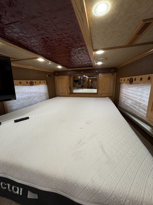 Used 2006 Bloomer THE EVOLUTION Horse Trailer