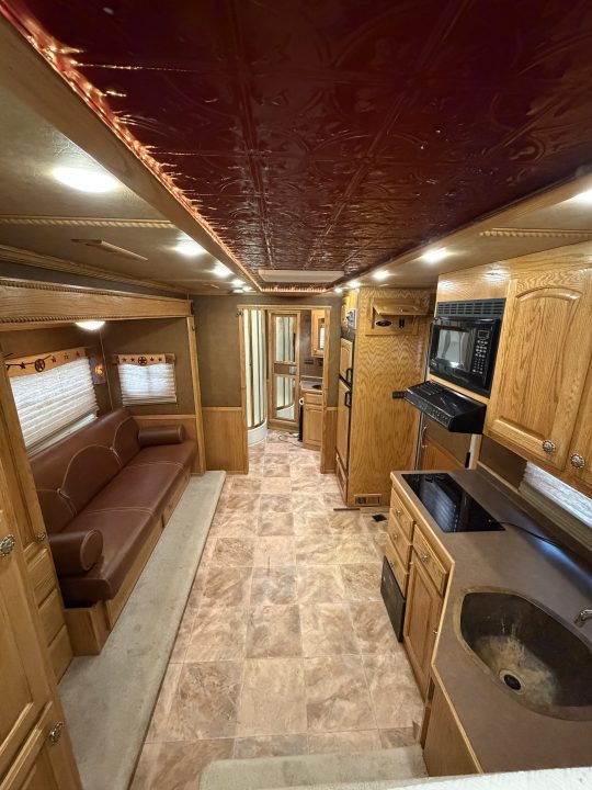 Used 2006 Bloomer THE EVOLUTION Horse Trailer