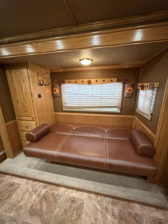 Used 2006 Bloomer THE EVOLUTION Horse Trailer