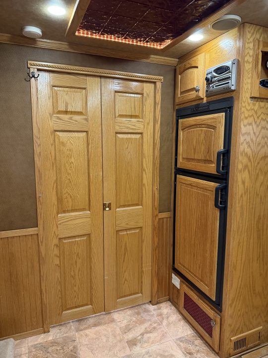 Used 2006 Bloomer THE EVOLUTION Horse Trailer