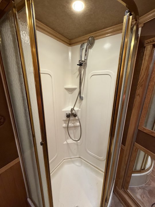 Used 2006 Bloomer THE EVOLUTION Horse Trailer