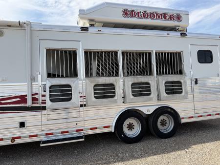 Used 2006 Bloomer THE EVOLUTION Horse Trailer