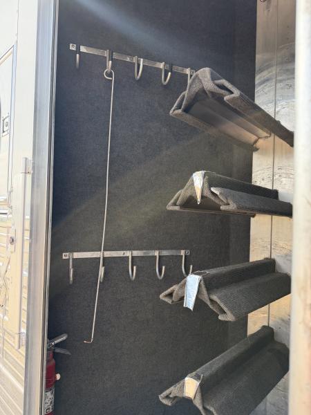 Used 2006 Bloomer THE EVOLUTION Horse Trailer