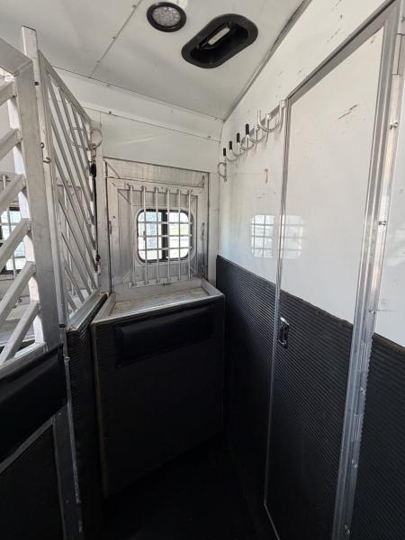 Used 2006 Bloomer THE EVOLUTION Horse Trailer