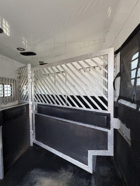 Used 2006 Bloomer THE EVOLUTION Horse Trailer