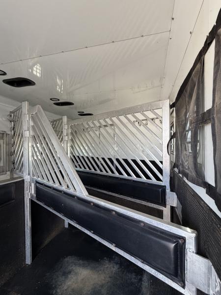 Used 2006 Bloomer THE EVOLUTION Horse Trailer