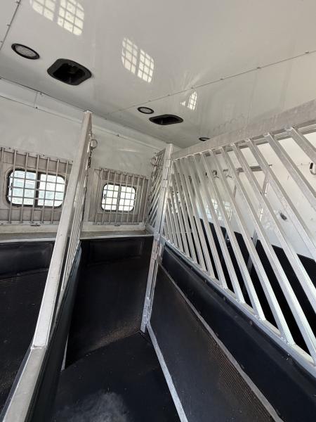 Used 2006 Bloomer THE EVOLUTION Horse Trailer