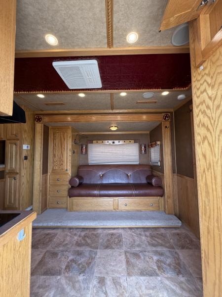 Used 2006 Bloomer THE EVOLUTION Horse Trailer