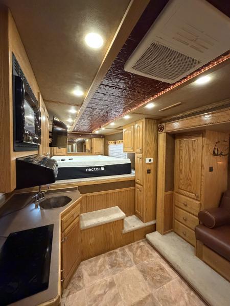 Used 2006 Bloomer THE EVOLUTION Horse Trailer