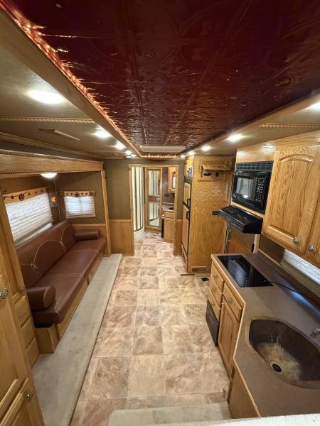 Used 2006 Bloomer THE EVOLUTION Horse Trailer