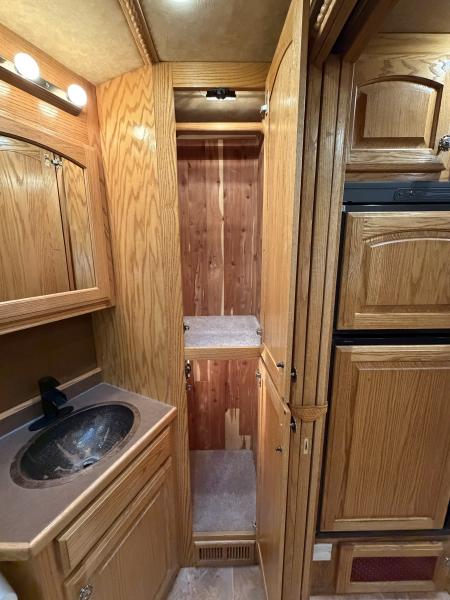 Used 2006 Bloomer THE EVOLUTION Horse Trailer
