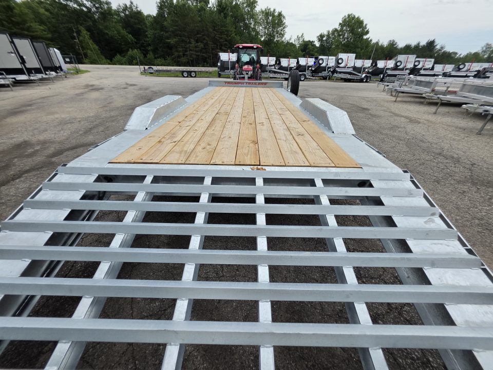 New 102 X 20+4 GALVANIZED DRIVE OVER EQUIPMENT TRAILER 8 K AXLES 2026 TRIUMPH