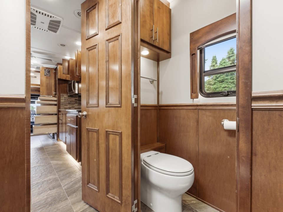 Used 2022 Renegade 41’ Tandem Axle Motorcoach