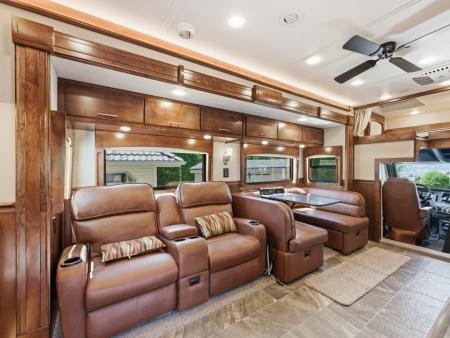 Used 2022 Renegade 41’ Tandem Axle Motorcoach
