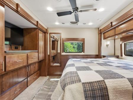 Used 2022 Renegade 41’ Tandem Axle Motorcoach