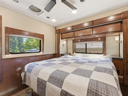 Used 2022 Renegade 41’ Tandem Axle Motorcoach