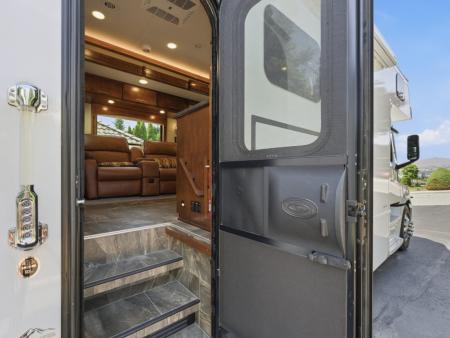 Used 2022 Renegade 41’ Tandem Axle Motorcoach