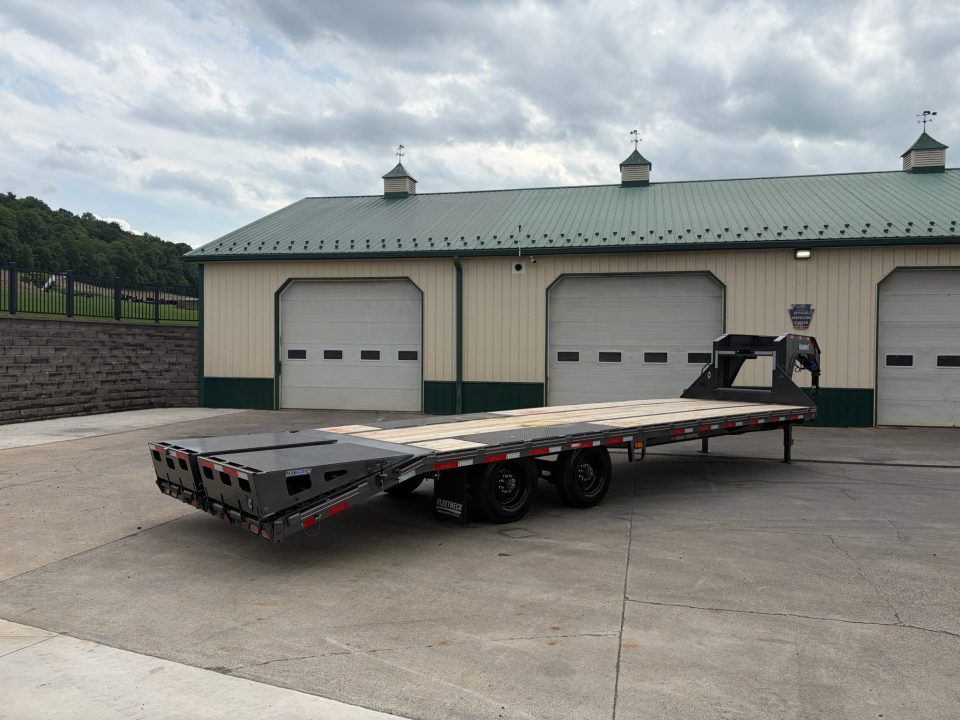 New Diamond C 30' FMAX210SS Gooseneck w/Max Ramps