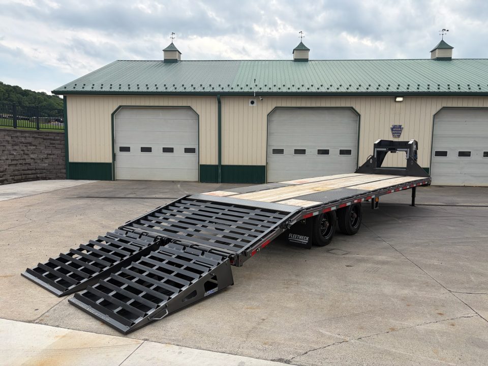 New Diamond C 30' FMAX210SS Gooseneck w/Max Ramps