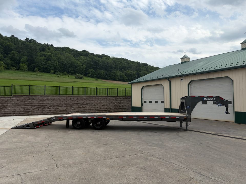 New Diamond C 30' FMAX210SS Gooseneck w/Max Ramps