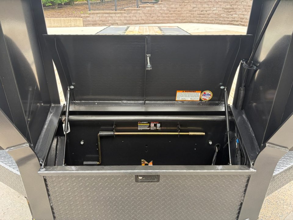 New Diamond C 30' FMAX210SS Gooseneck w/Max Ramps