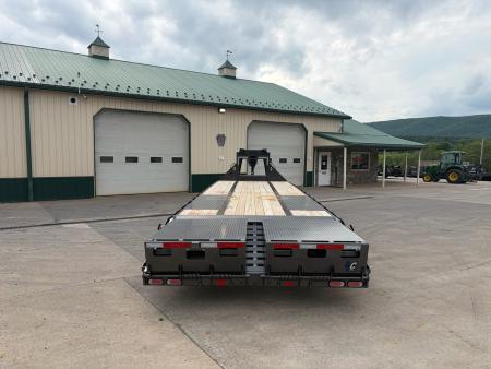 New Diamond C 30' FMAX210SS Gooseneck w/Max Ramps