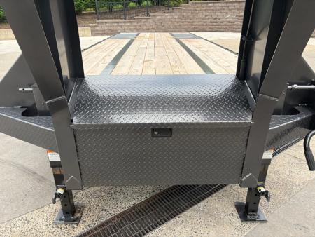 New Diamond C 30' FMAX210SS Gooseneck w/Max Ramps