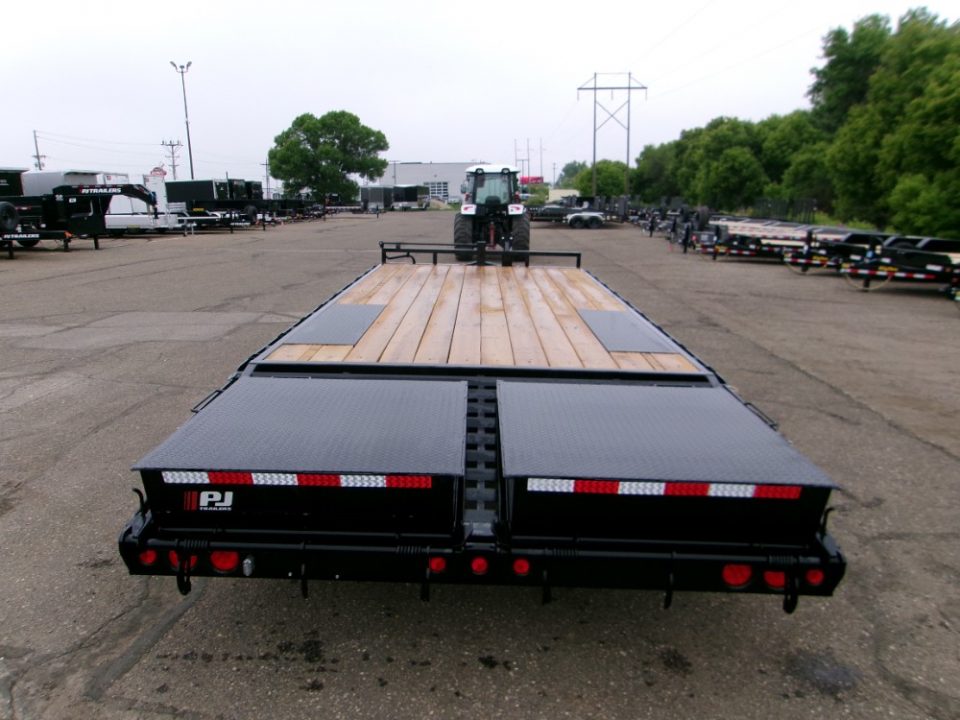 New 2026 PJ Trailers F8J2272BSYK Deckover Trailer