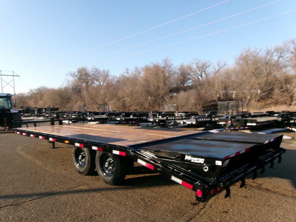 New 2026 PJ Trailers F8J2272BSYK Deckover Trailer