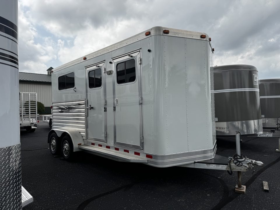 Consignment 2007 Dream Coach 3H Slant BP Horse Trailer w/ Dressing Room