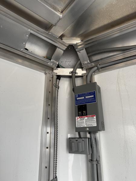 Consignment 2007 Dream Coach 3H Slant BP Horse Trailer w/ Dressing Room