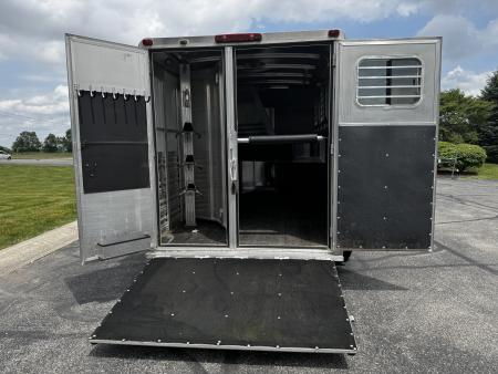 Consignment 2007 Dream Coach 3H Slant BP Horse Trailer w/ Dressing Room