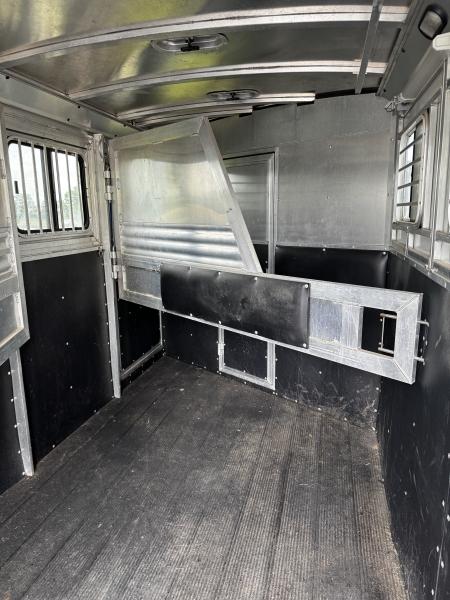 Consignment 2007 Dream Coach 3H Slant BP Horse Trailer w/ Dressing Room