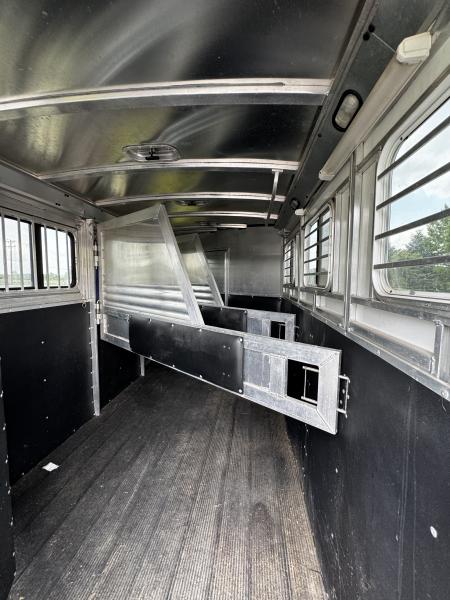 Consignment 2007 Dream Coach 3H Slant BP Horse Trailer w/ Dressing Room