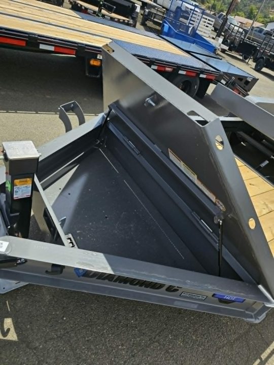 New SALE! EQUIPMENT 2026 Diamond C Trailers HDT207 82X20 15500 GVWR SPLIT-TILT TRAILER CEMENT GRAY
