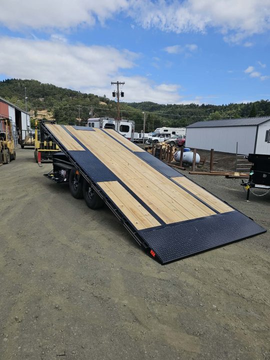 New DECKOVER 2026 Diamond C Trailers DET207 20' X 102" 15,500 GVWR FULL TILT BLUETOOTH ONYX BLACK