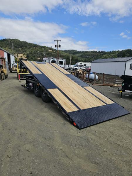 New DECKOVER 2026 Diamond C Trailers DET207 20' X 102" 15,500 GVWR FULL TILT BLUETOOTH ONYX BLACK