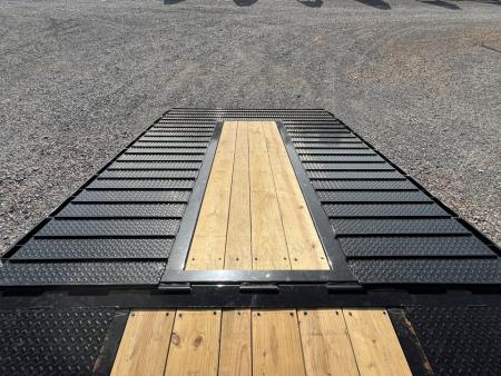 New 2027 MAXXD Hydraulic Dovetail Gooseneck Trailer | 34' x 102' 30K GVWR