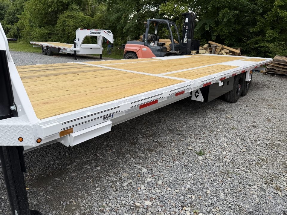 New 2026 Diamond C DET210 Tilt Trailer 102”X26’ HYDRO JACKS SOLAR CHARGER & WIRELESS REMOTE