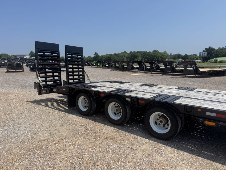 Used 2025 Behnke 102"x33' 25 TON Pintle Hitch Trailer *AIR RAMPS*