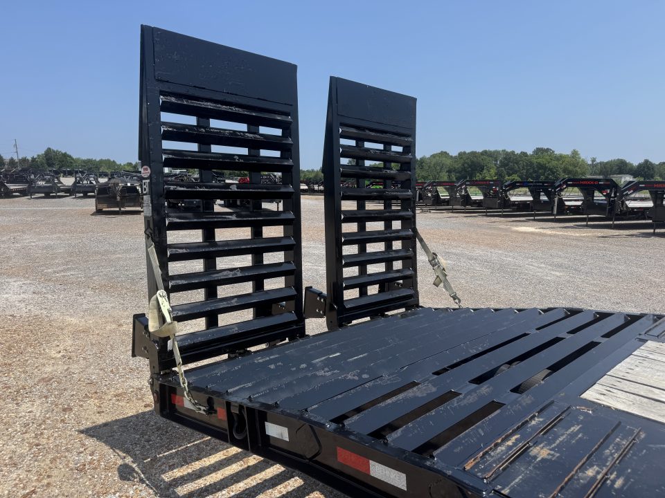 Used 2025 Behnke 102"x33' 25 TON Pintle Hitch Trailer *AIR RAMPS*