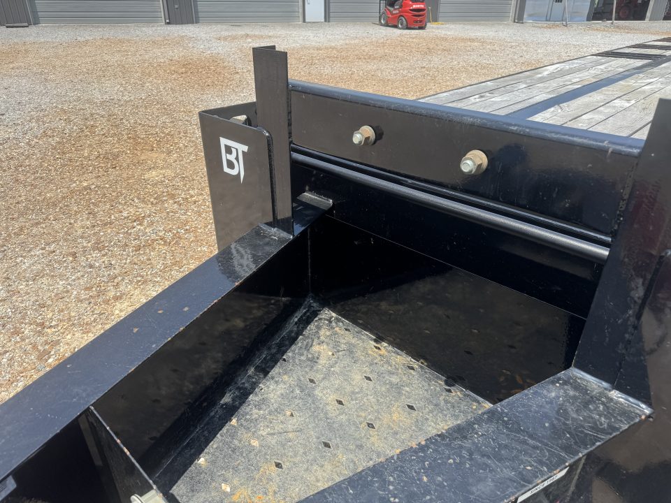 Used 2025 Behnke 102"x33' 25 TON Pintle Hitch Trailer *AIR RAMPS*