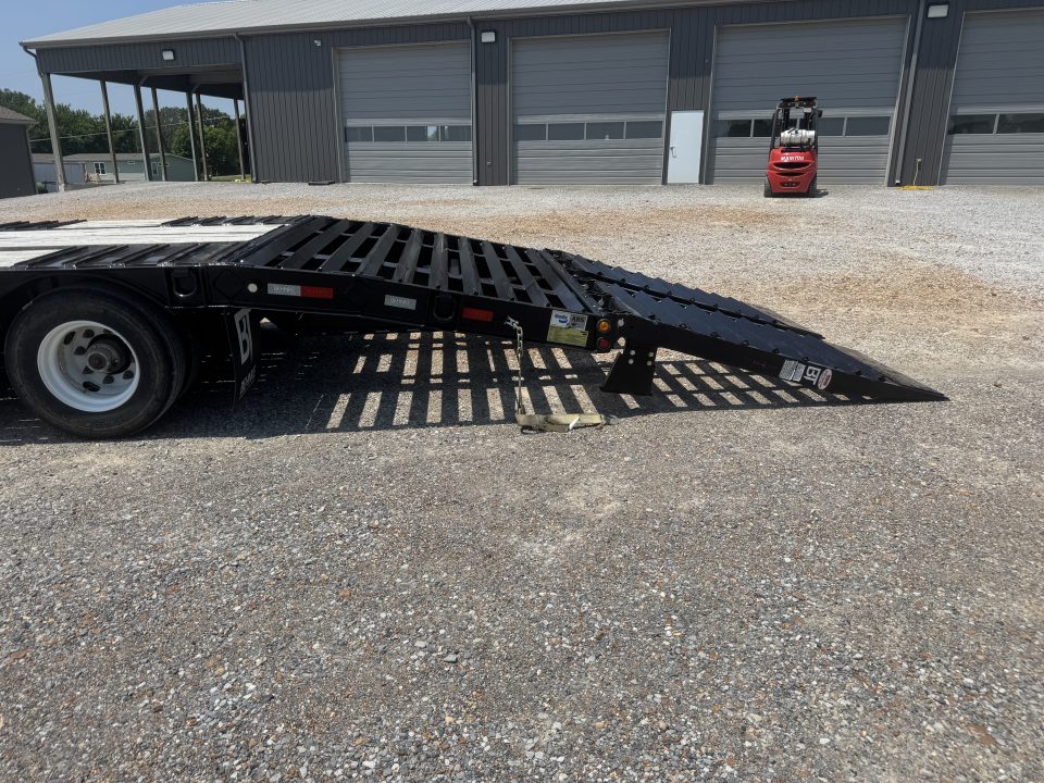 Used 2025 Behnke 102"x33' 25 TON Pintle Hitch Trailer *AIR RAMPS*