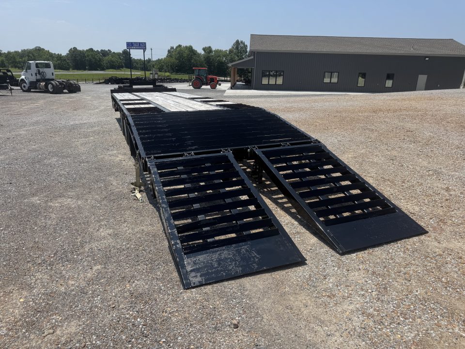 Used 2025 Behnke 102"x33' 25 TON Pintle Hitch Trailer *AIR RAMPS*