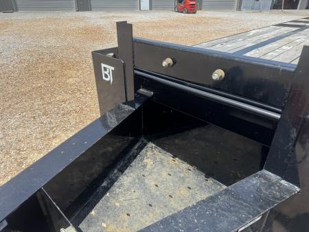 Used 2025 Behnke 102"x33' 25 TON Pintle Hitch Trailer *AIR RAMPS*