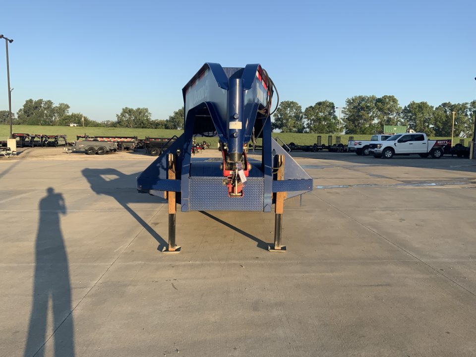 Used 2022 Diamond C Trailers FMAX 216 102 x 38 Hydraulic Dovetail